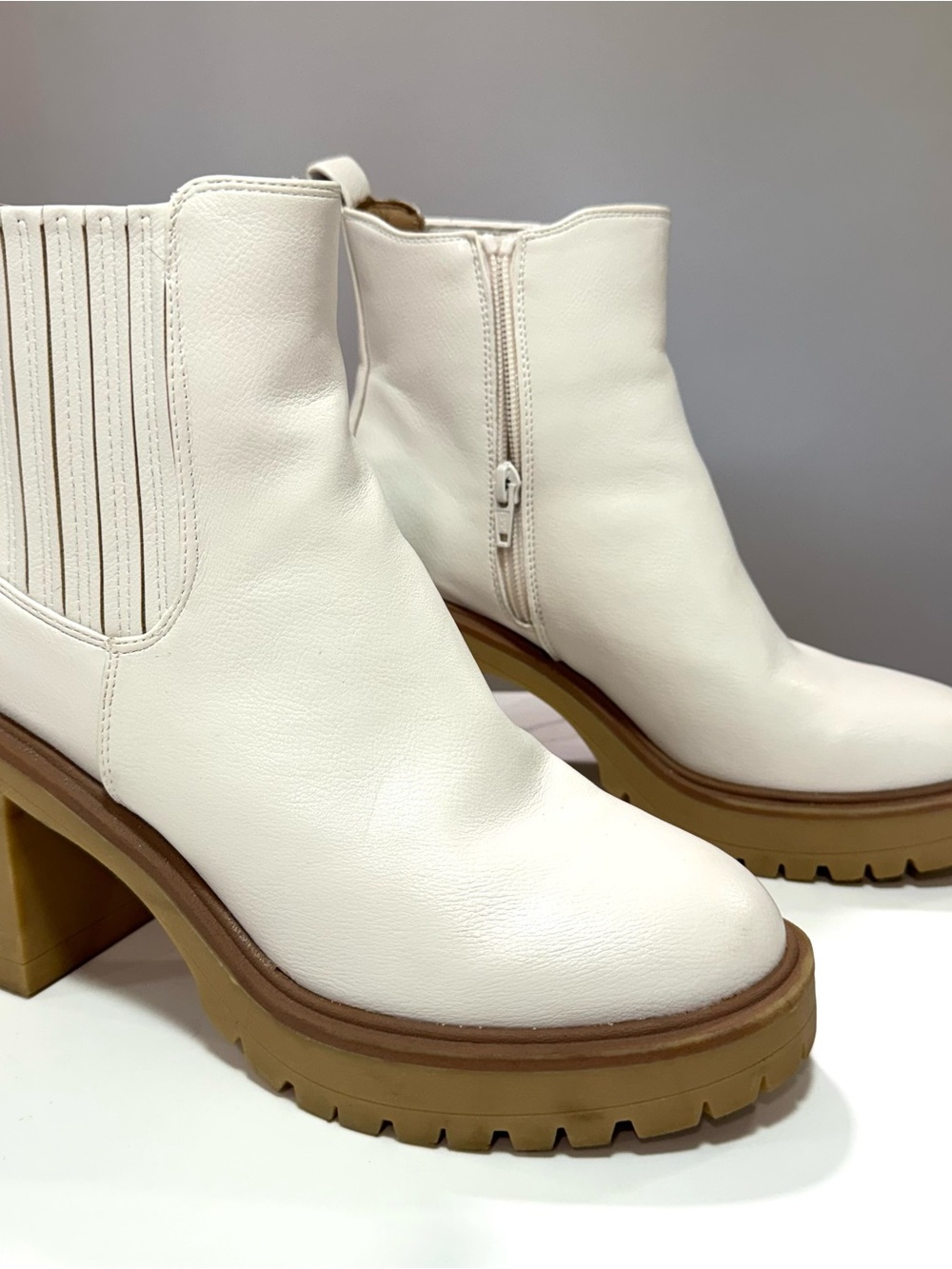 Dolce Vita Women's Cream Lug-Sole Jamilla Ankle Boots 7.5